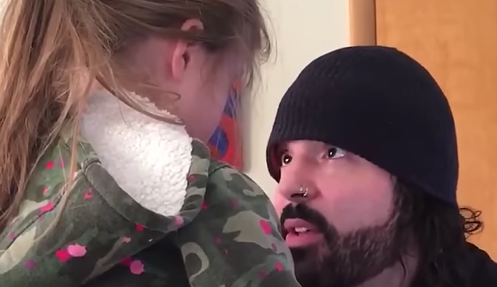 This father is helping his daughter deal with her anger